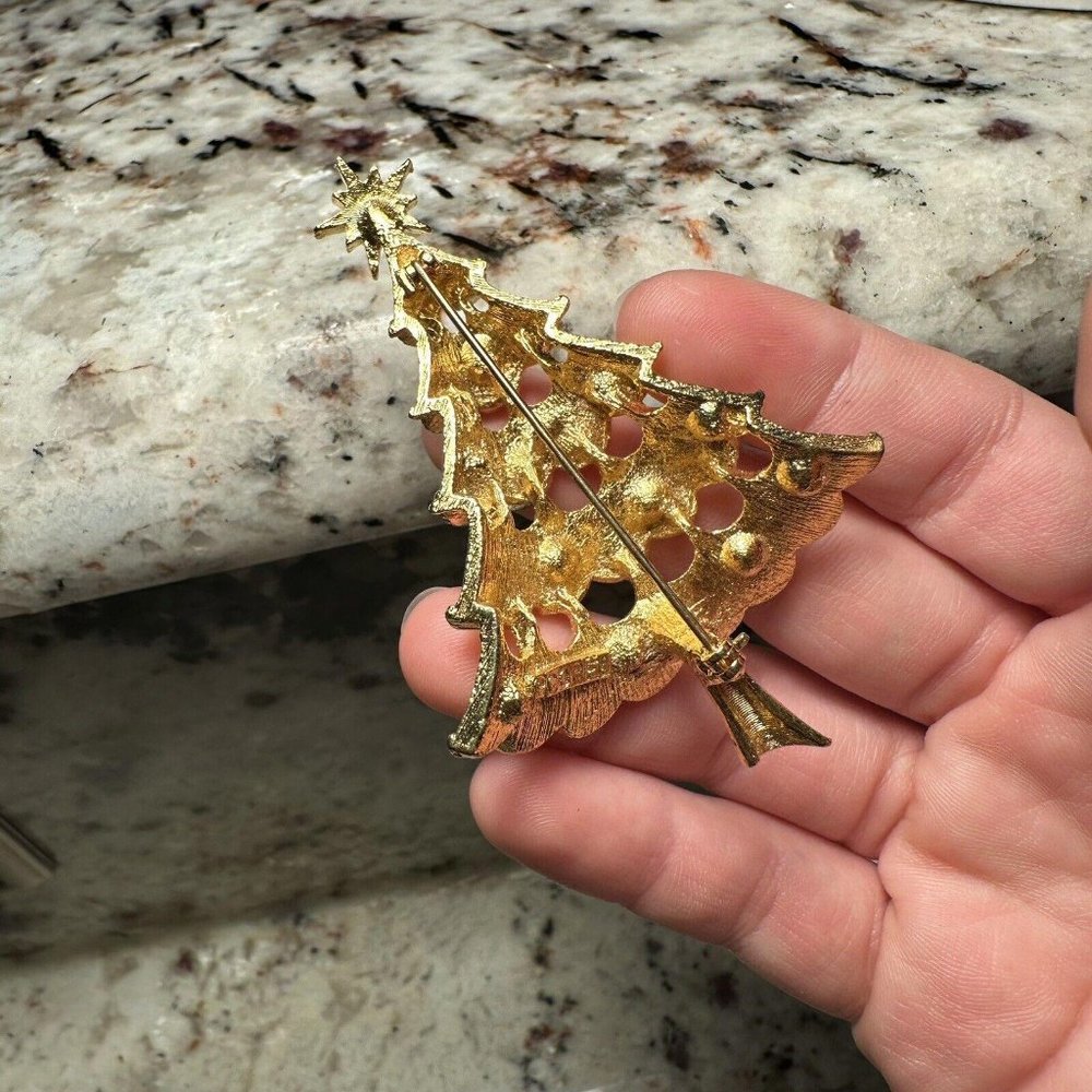 Signed COREL Multi Color Rhinestone Christmas Tree Pin Brooch Gold Tone - Picture 9 of 10